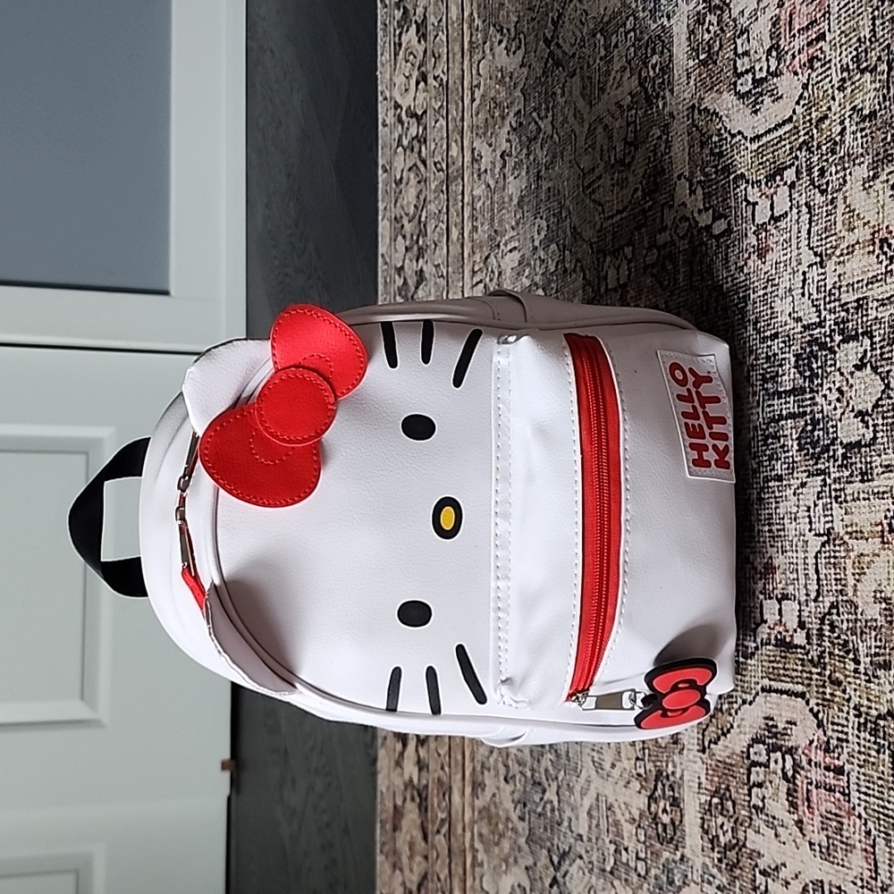 Hello Kitty by Sarino white/red back pack!